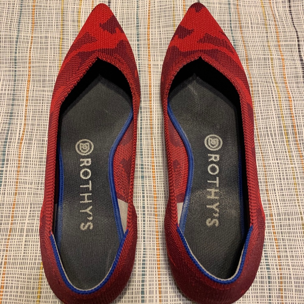 Rothys - The Point - Red Camo